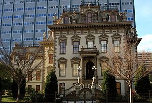 Stanford Mansion - Sacramento, California (6007570640) (cropped)